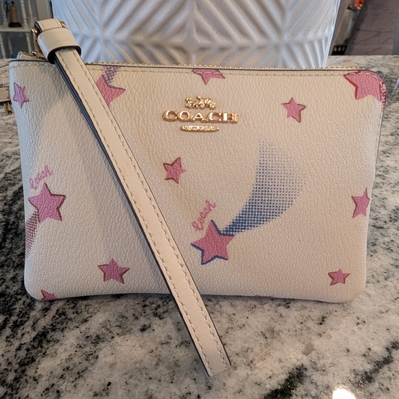 Coach 🩷 Pink Star ⭐ Wristlet - Picture 2 of 4